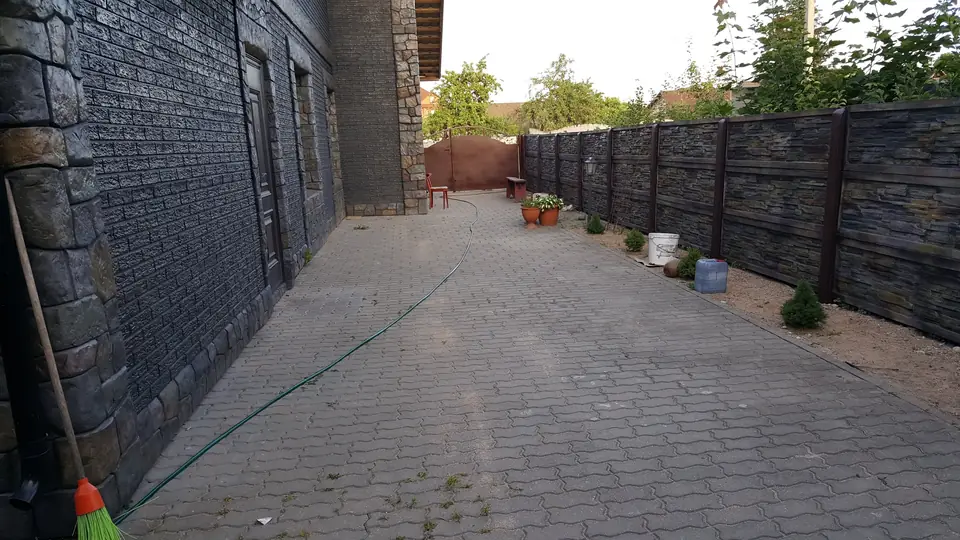 Houses, fences and stairs — photo 4