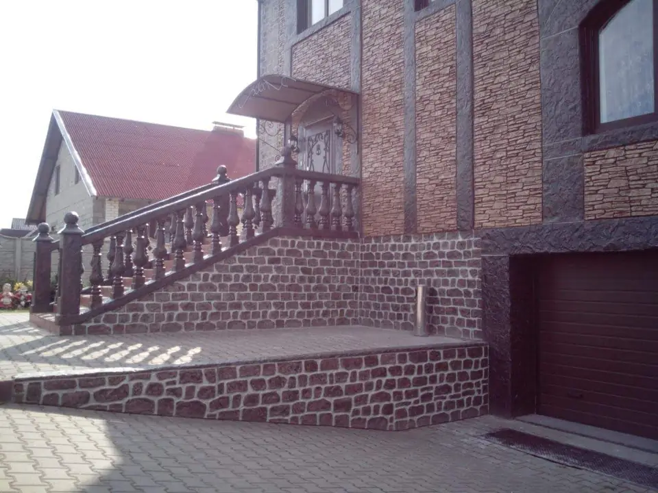 Houses, fences and stairs — photo 22